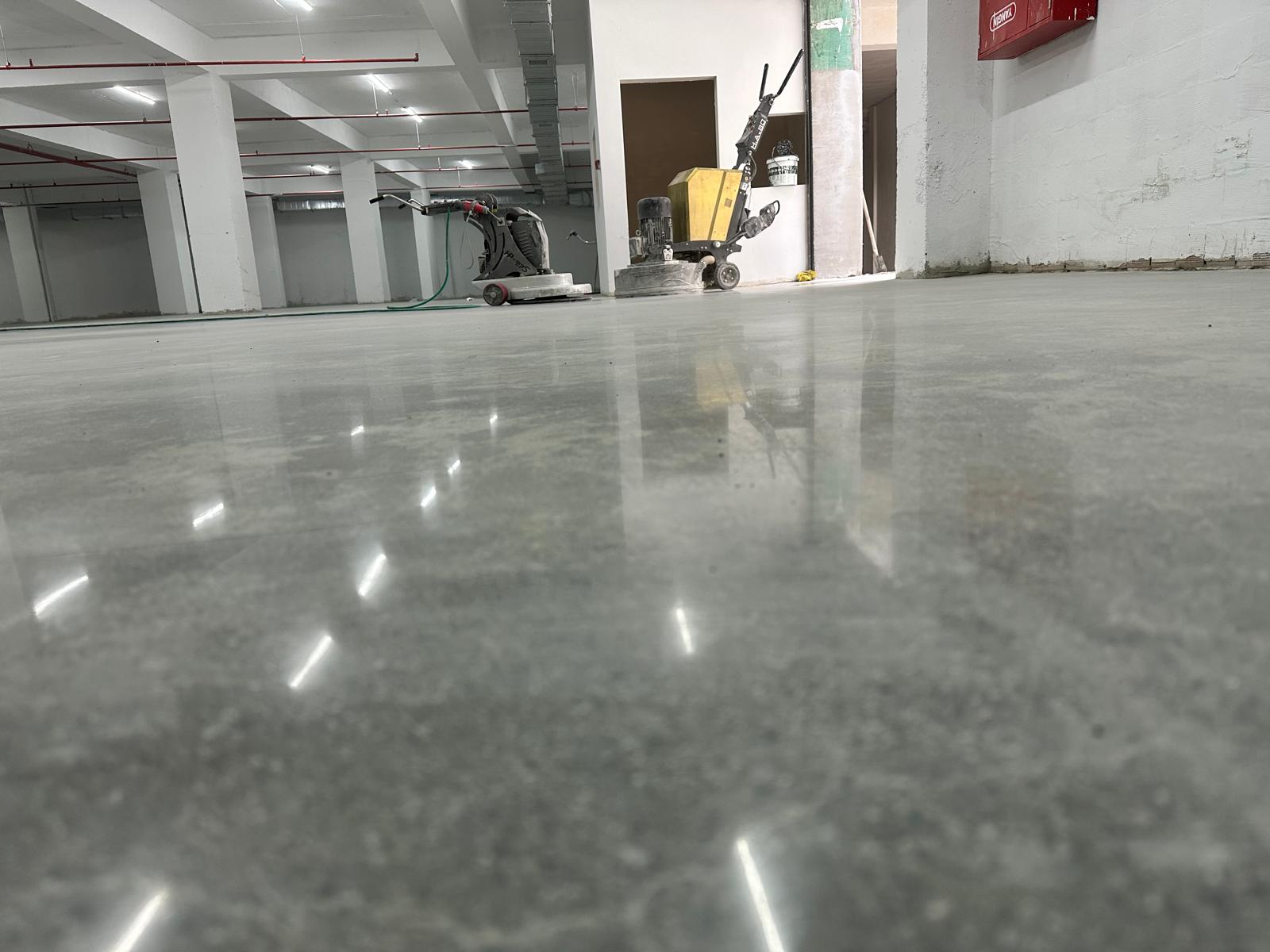 Endüstriyel Alanlar İçin Beton Parlatma: Faydaları ve Çözümler Çapar Mühendislik